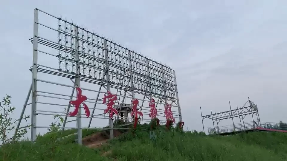 32×8 holographic fan wall at Bazhou Great Song Nightless City displaying 3D historical general